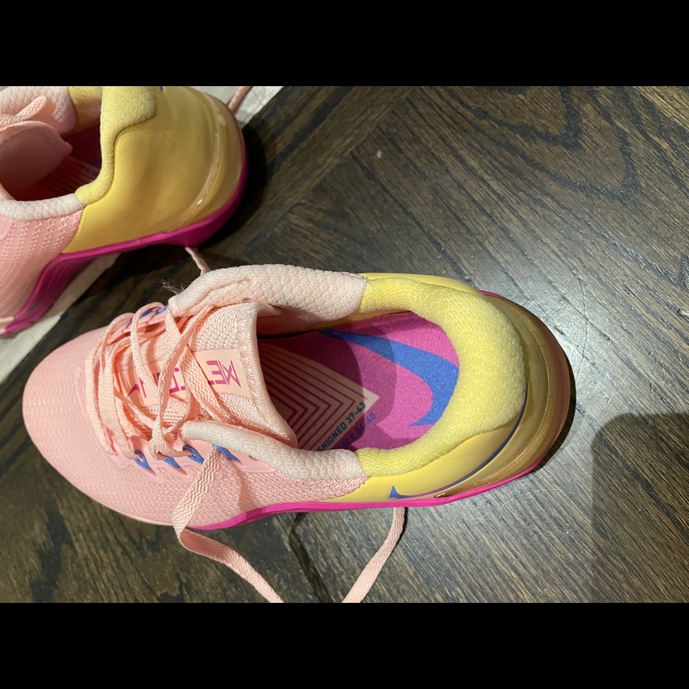 nike shoes - Picture 5 of 7
